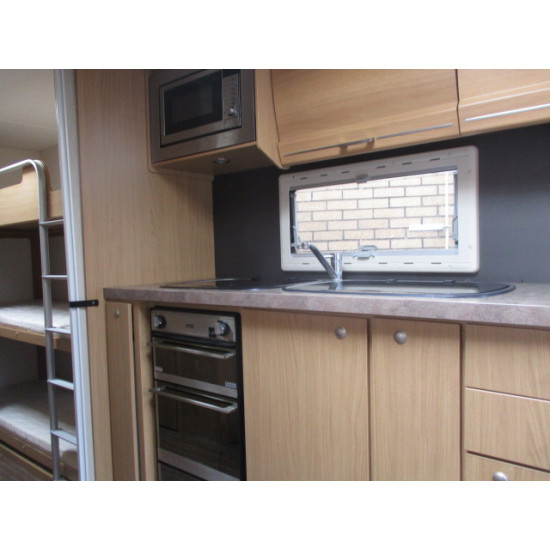 Elddis Crusader Tempest 6 berth 2011 Fixed triple bunk beds £10995.00